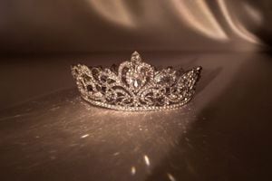 Corona, princesa, reinado de belleza