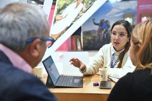 Citas de negocio de empresarios colombianos en Fitur 2023.