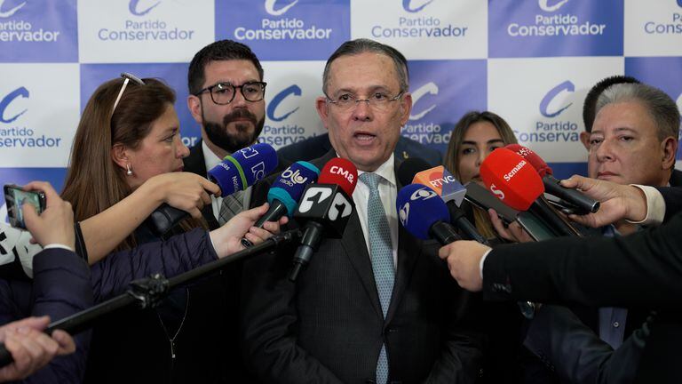El presidente del Partido Conservador Efraín Cepeda, fue el encargado de anunciar las decisiones de la colectividad.