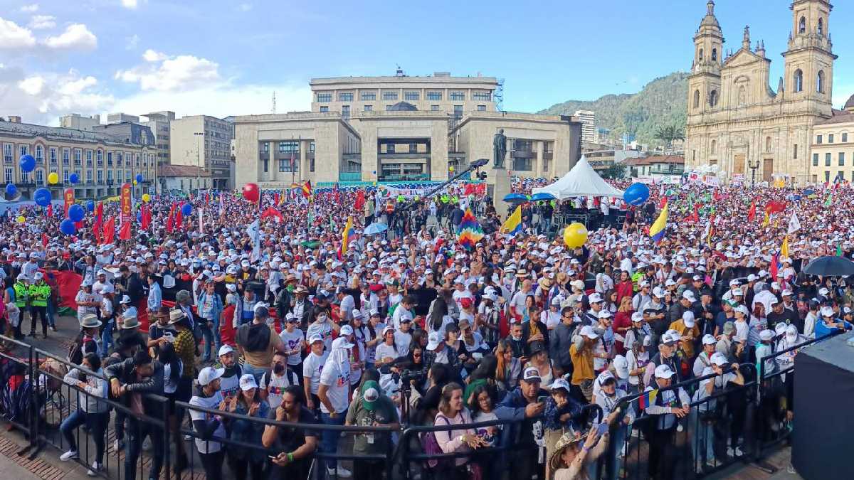 El candidato presidencial Gustavo Petro cierra este domingo su campaña con un acto masivo en la Plaza de Bolívar.