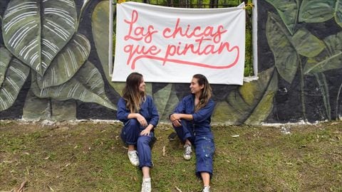 Sara López (izquierda) y Carolina García (derecha) son ‘Las chicas que pintan’. Crédito: Las chicas que pintan. Agencia Anadolu