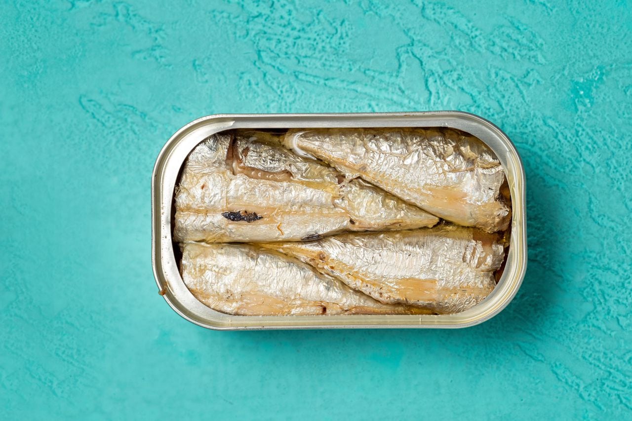 Una mujer murió en Francia de botulismo tras comer sardinas en conserva en un restaurante