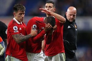 Raphael Varane salió lesionado el pasado sábado en el partido entre Manchester United y Chelsea