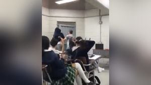 Profesor sacó a empujones a un estudiante del salón en un colegio de Itagüí, Antioquia