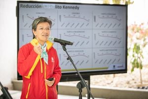 Alcaldesa Claudia López entregando detalles luego del Consejo de Seguridad adelantado en Kennedy.