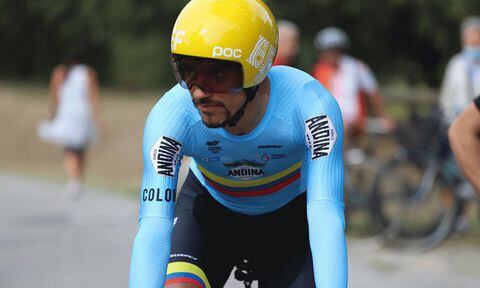 Ciclista colombiano del Team Ineos