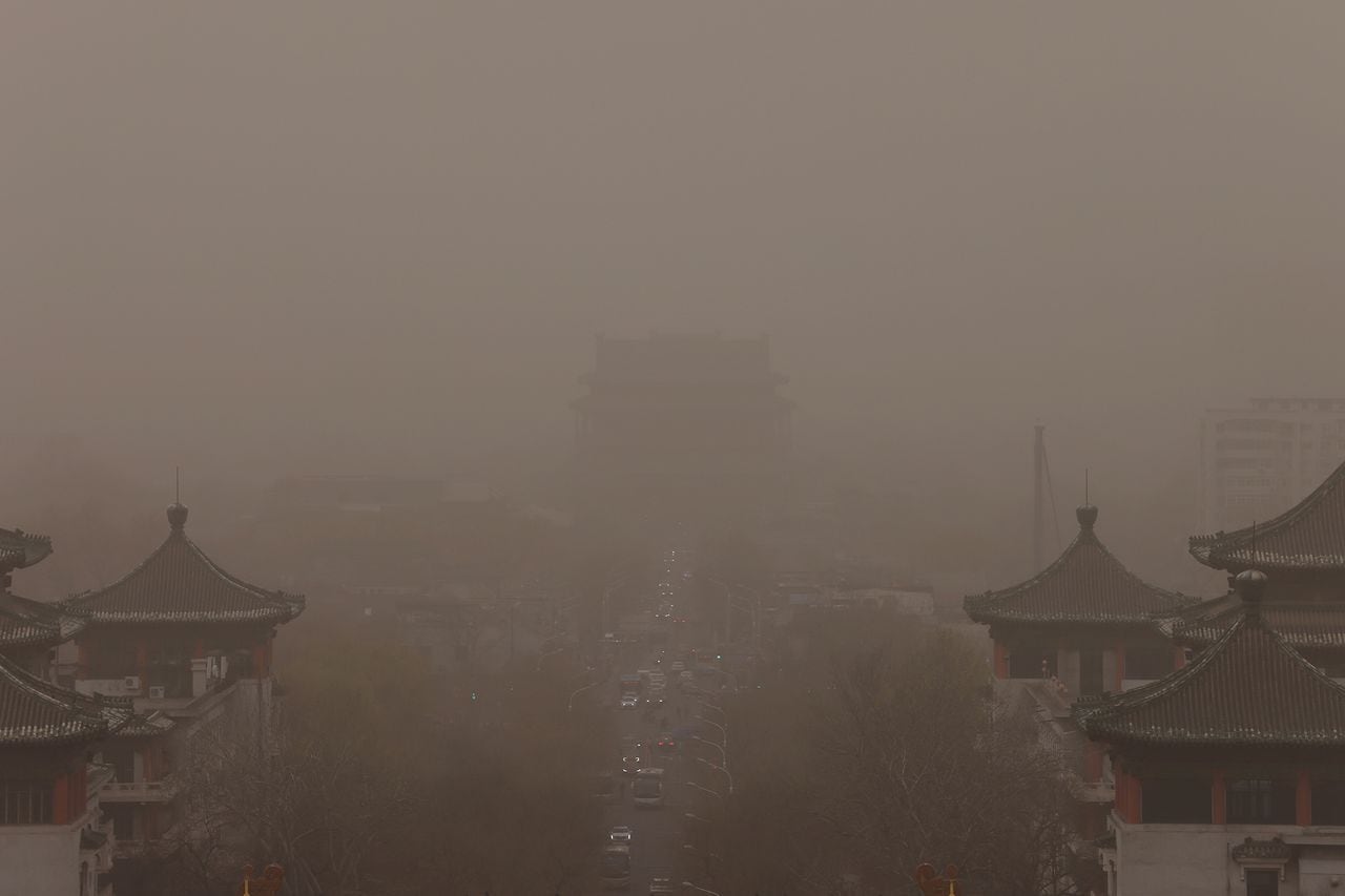 En imágenes : Tormenta de arena y contaminación en los cielos de Beijing