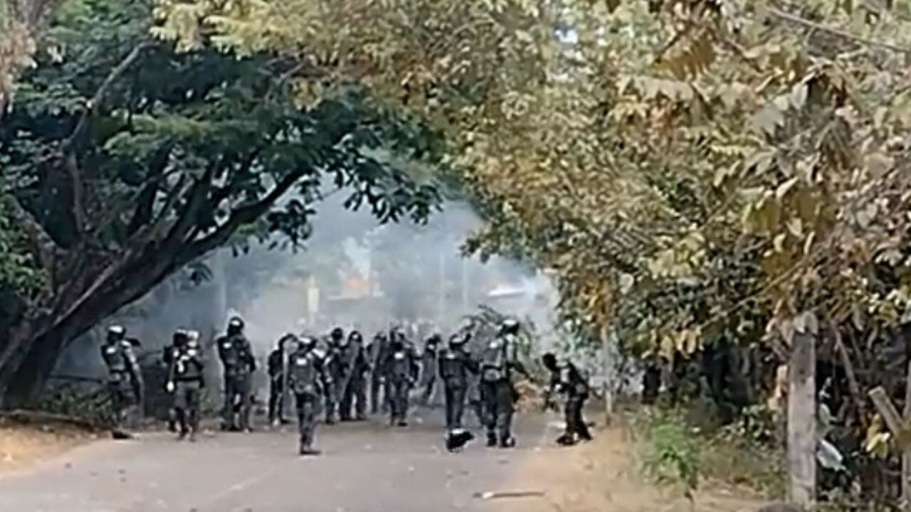 Enfrentamientos a las afueras de Neiva entre el Esmad y la comunidad.