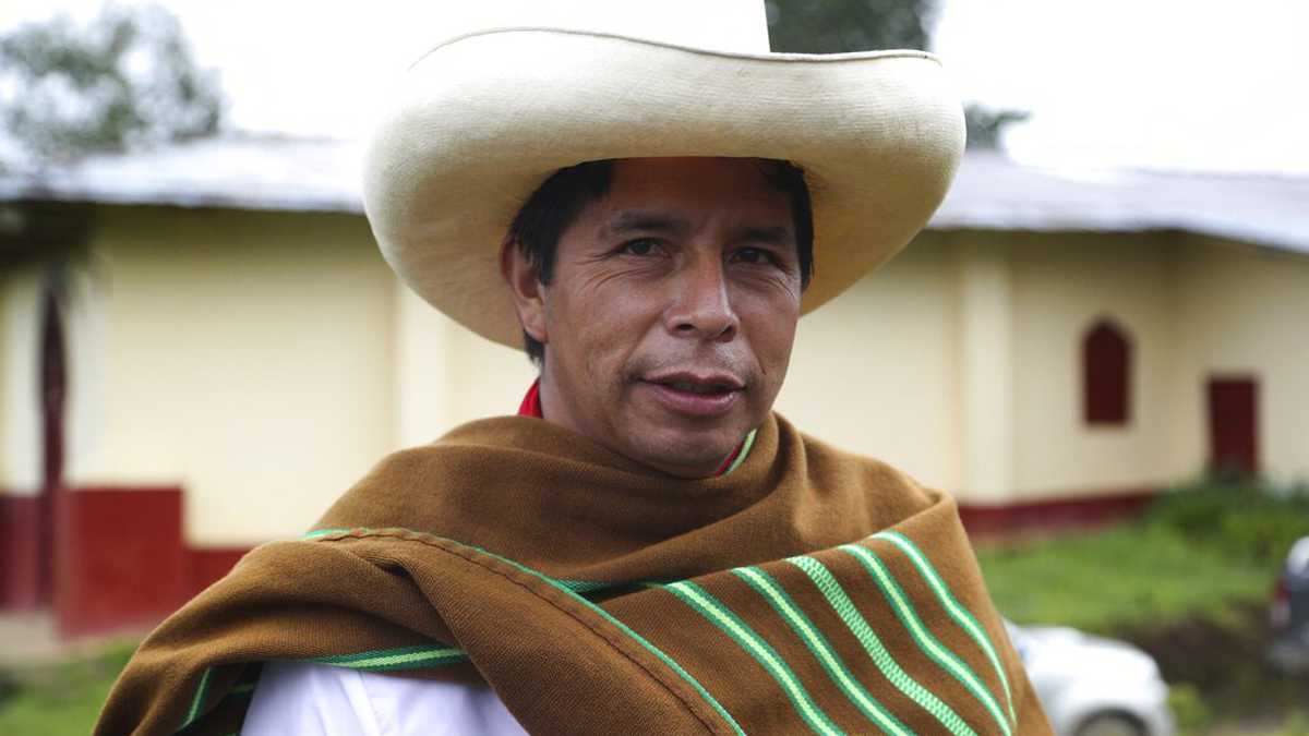 La llegada de Pedro Castillo al poder en Perú supone un viraje a la izquierda en el espectro político del vecino país.