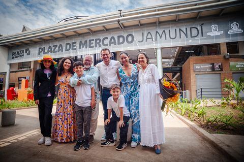 la Plaza de Mercado de Jamundí representa un logro monumental para más de 1.228 familias, ya que ha beneficiado a 307 comerciantes y 67 campesinos del mercado campesino.