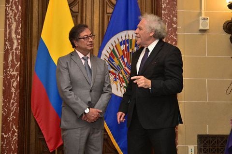 El presidente Gustavo Petro con el secretario general de la OEA, Luis Almagro