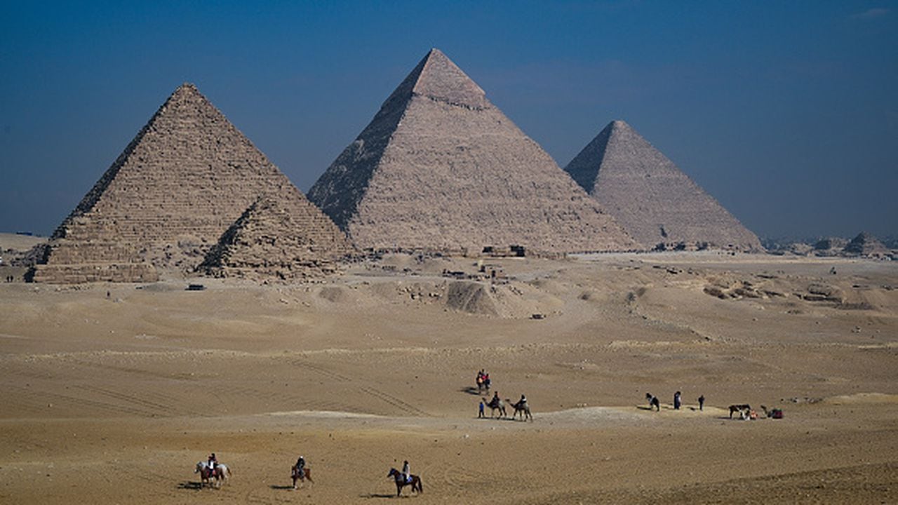 Vista general de las Pirámides de Guiza, en Egipto, uno de los principales atractivos turísticos en ese país.