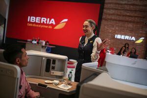 Así de cerca, los bogotanos podrán vivir la experiencia de volar con Iberia en tierra, que aumentó a 21 frecuencias entre la capital colombiana y España.