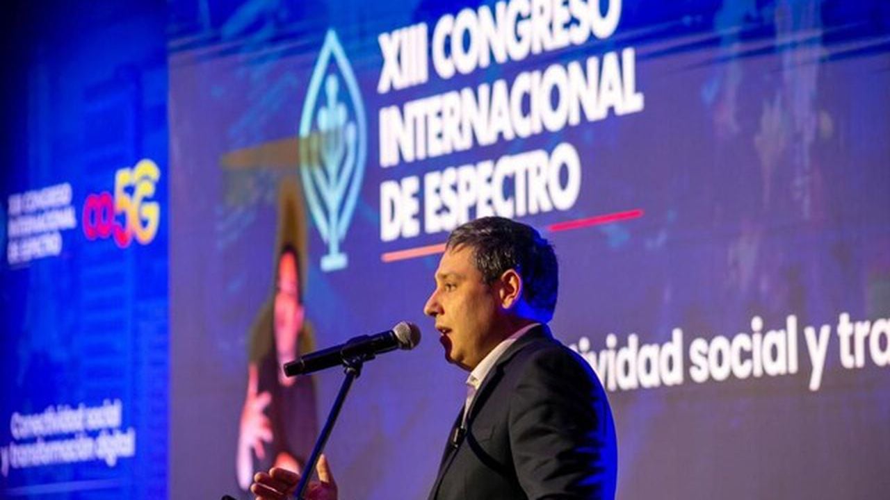 Mauricio Lizcano, Ministro de las Tic, explicó la ausencia de Petro en el Chocó.