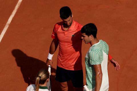 Carlos Alcaraz vs Novak Djokovic, en la semifinal de Roland Garros.