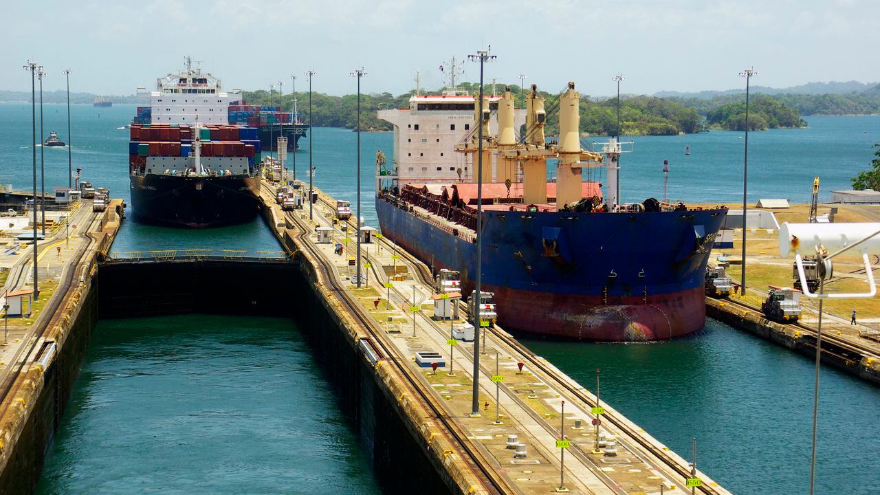 El canal de Panamá es una ruta importante para el comercio.