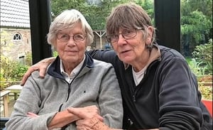 Monique, de 74 años, sufría demencia, y Loes, de 88, de una enfermedad muscular. Eran dependientes entre sí para vivir de manera autónoma y, tras 50 años juntas, no podían concebir la vida sin la otra.