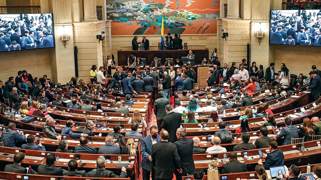     En el Congreso se ha vuelto costumbre que se tengan que levantar las sesiones por el ausentismo de algunos de los parlamentarios. 