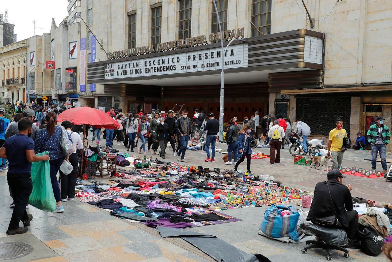 Bogota septimazo domingo
economia informal
vendedores ambulantes 
aglomeraciones en la pandemia del coronavirus
junio 27 del 2021
Foto Guillermo Torres Reina / Semana
