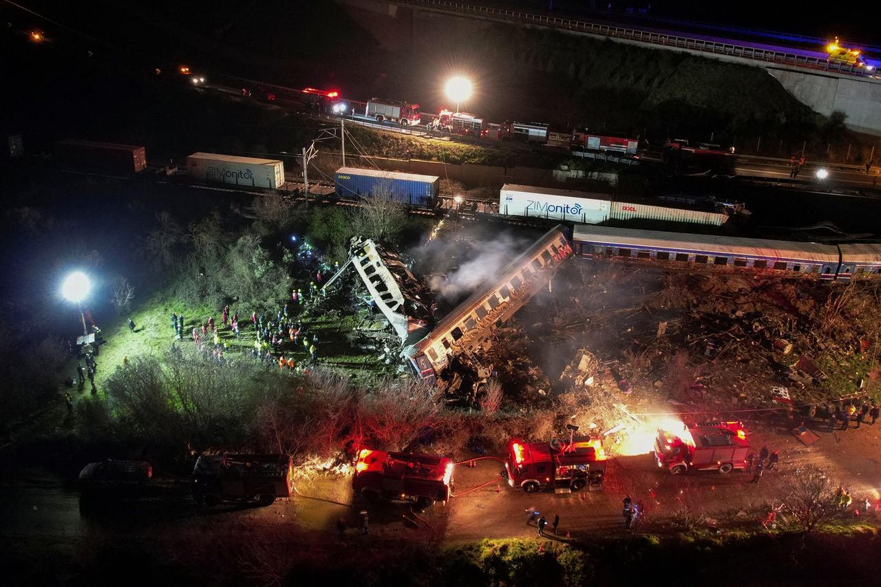 En imágenes  choque mortal de trenes en Grecia.