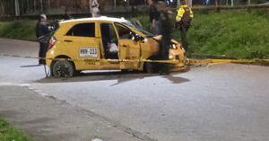 El taxista fue encontrado muerto dentro de su vehículo.