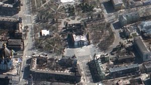 Esta imagen de satélite proporcionada por Maxar Technologies el sábado 19 de marzo de 2022 muestra las consecuencias del ataque aéreo contra el teatro Drama de Mariúpol, Ucrania y la zona que lo rodea. Fotografía de referencia. (Imagen de satélite ©2022 Maxar Technologies vía AP)