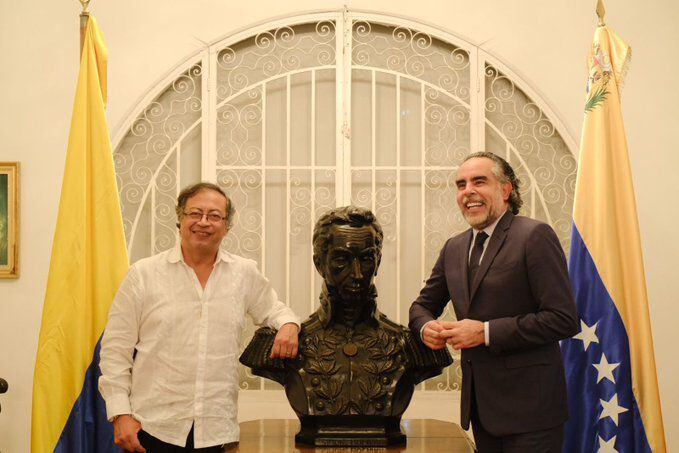 El presidente Gustavo Petro viajó a Venezuela y aprovechó para reunirse con el embajador de Colombia en ese país, Armando Benedetti.