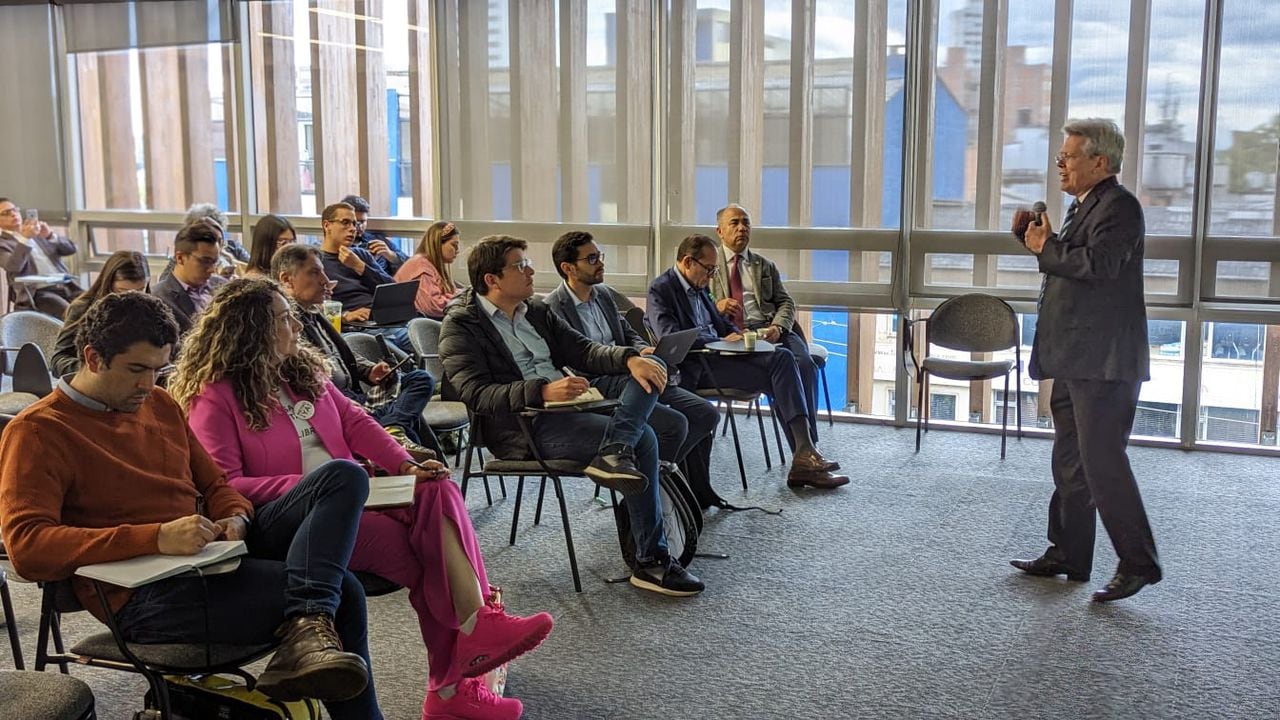 En una reunión privada con los integrantes de la Comisión Accidental del Metro de Bogotá, el gerente Leónidas Narváez explicó a la fecha cuáles son los avances del proyecto.