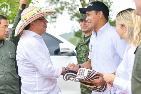 Alcalde de Tierralta junto al presidente Gustavo Petro.