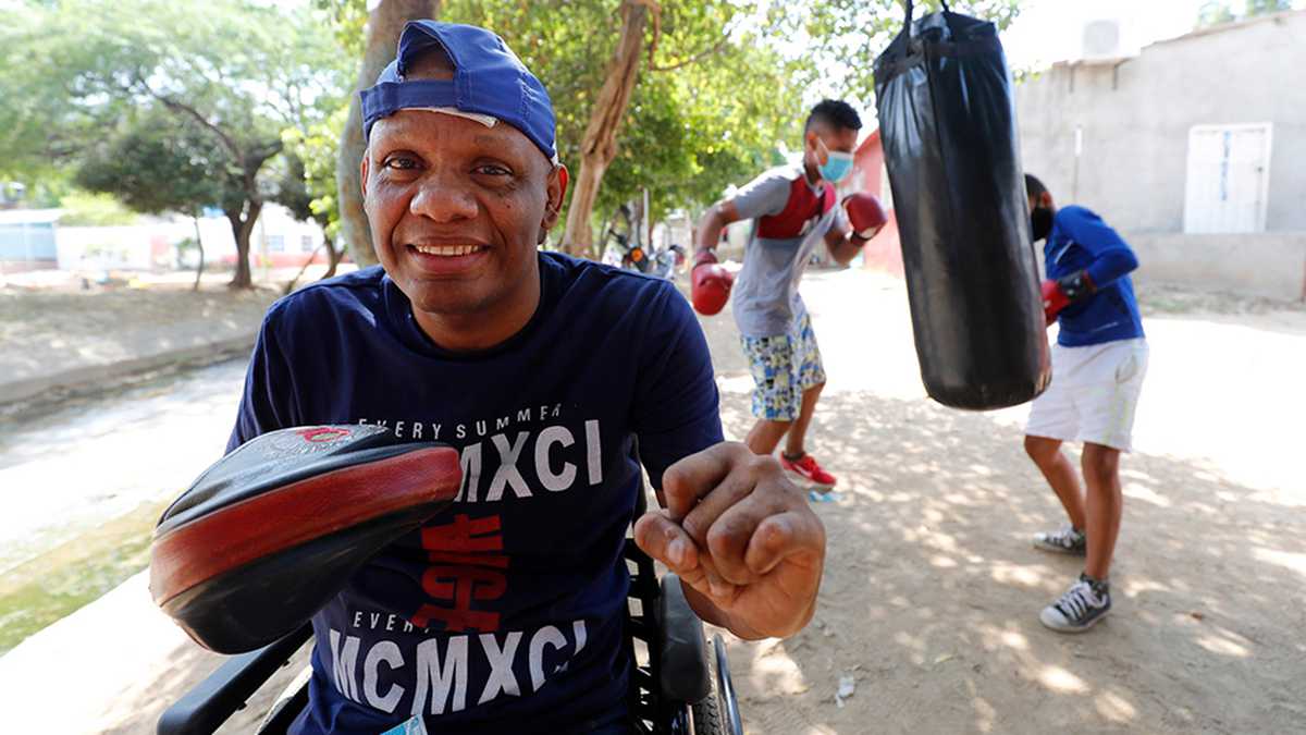 "Kid" Wilson, el boxeador cuadriplégico que entrena a los niños humildes de Santa Marta.