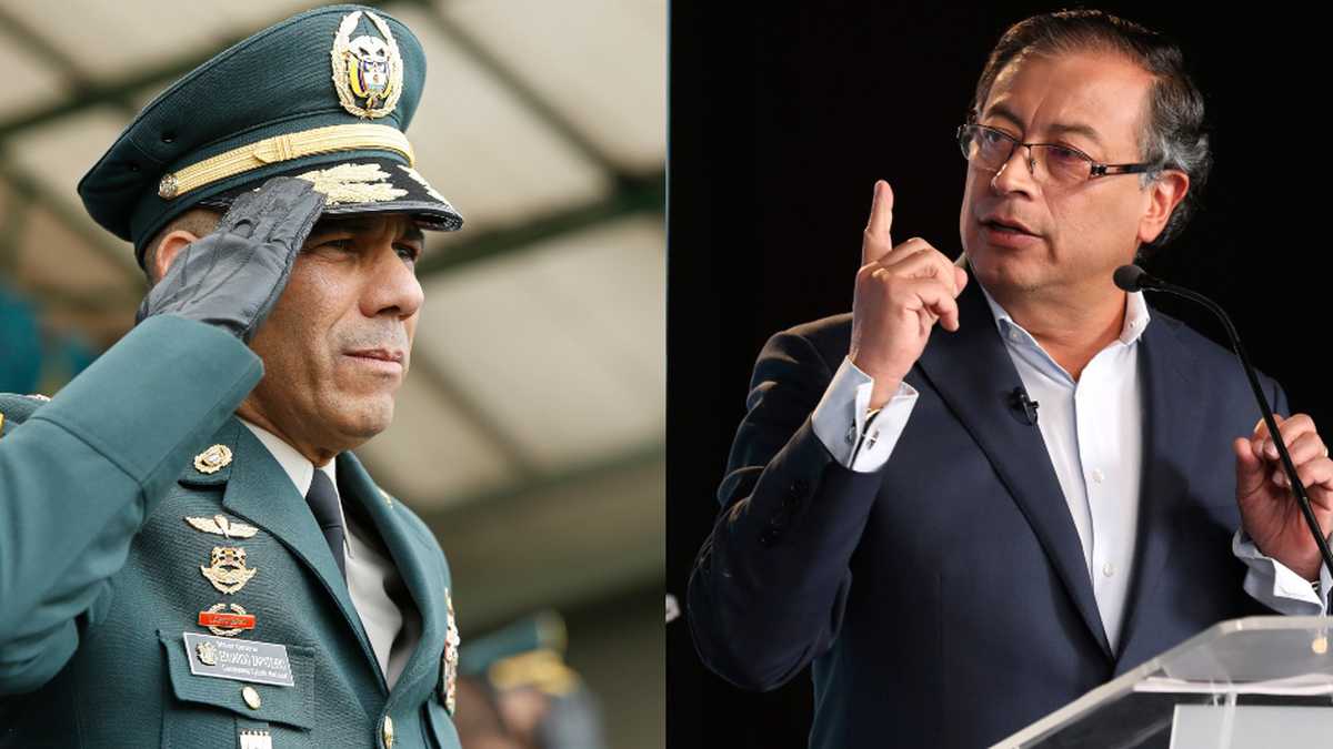 El general Eduardo Zapateiro y el candidato Gustavo Petro