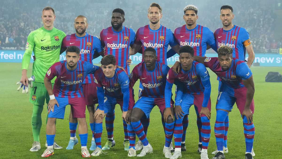 FC Barcelona pose for ateam photo ahead of friendly soccer match against the A-League All Stars' at Stadium Australia in Sydney, Australia, Wednesday, May 25, 2022. (AP/Rick Rycroft)