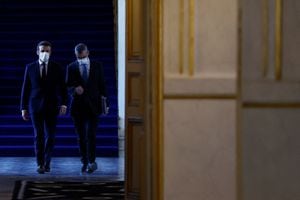 Macron pide a Bielorrusia no ser cómplice de la invasión rusa a Ucrania