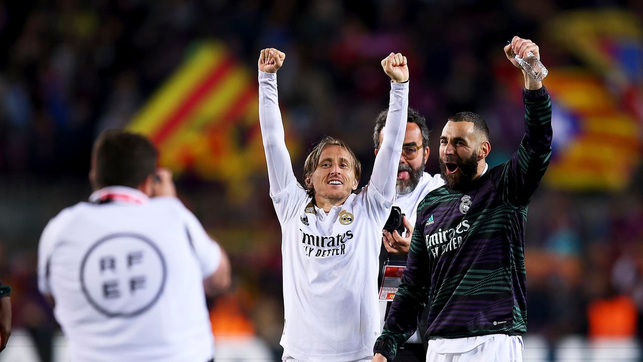 BARCELONA, SPAIN - APRIL 05: Luka Modric and Karim Benzema of Real Madrid CF celebrates after winning the match during the Copa Del Rey Semi Final Second Leg match between FC Barcelona and Real Madrid CF at Spotify Camp Nou on April 05, 2023 in Barcelona, Spain. (Photo by Eric Alonso/Getty Images)