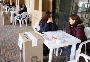 En la jornada de consultas populares, este domingo 29 de mayo, las mesas de votación se vieron desocupadas debido a la poca afluencia de electores. 