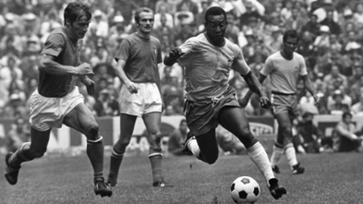 El rey Pelé en la final de Brasil versus Italia en el Mundial de México 1970