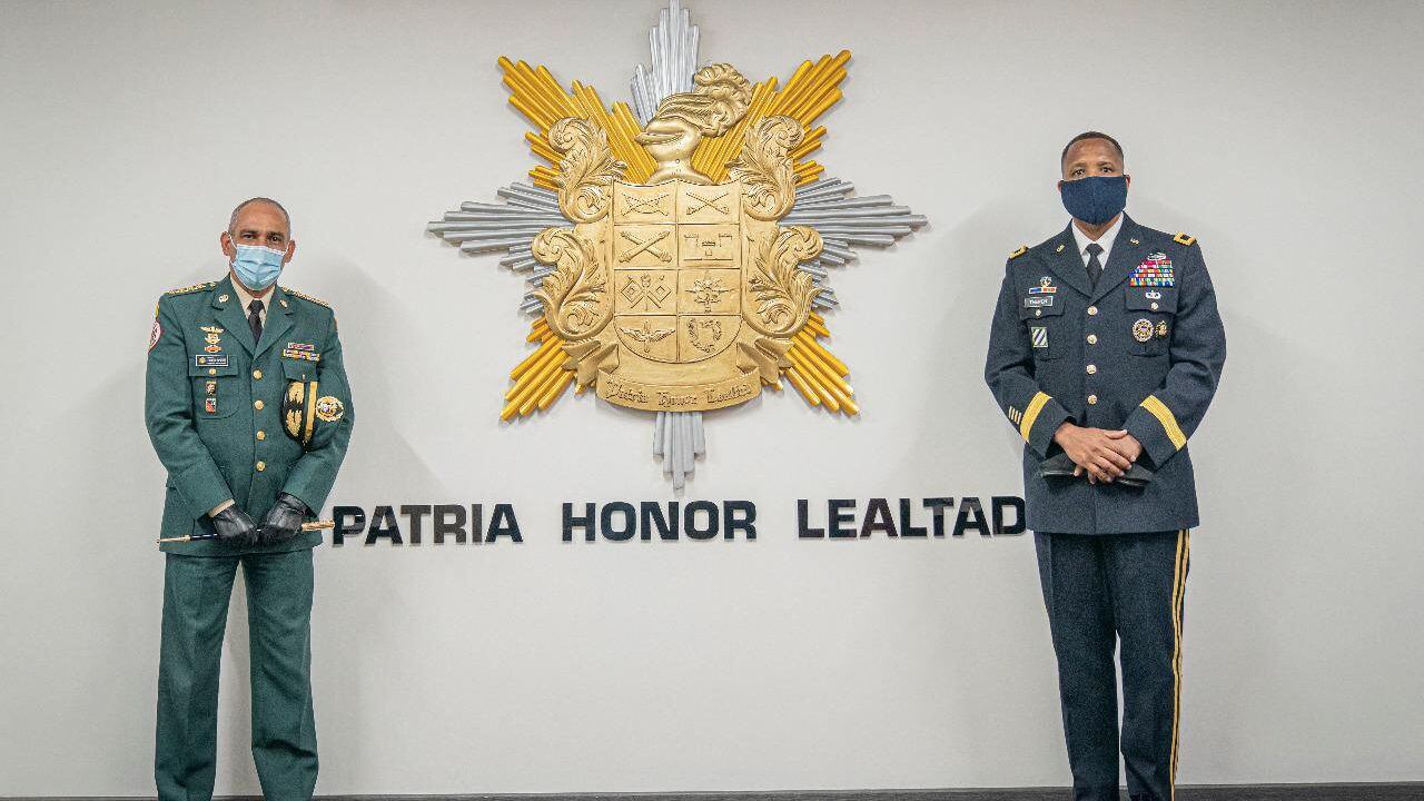 General Eduardo Zapateiro y general William Thigpen, comandante del Ejército