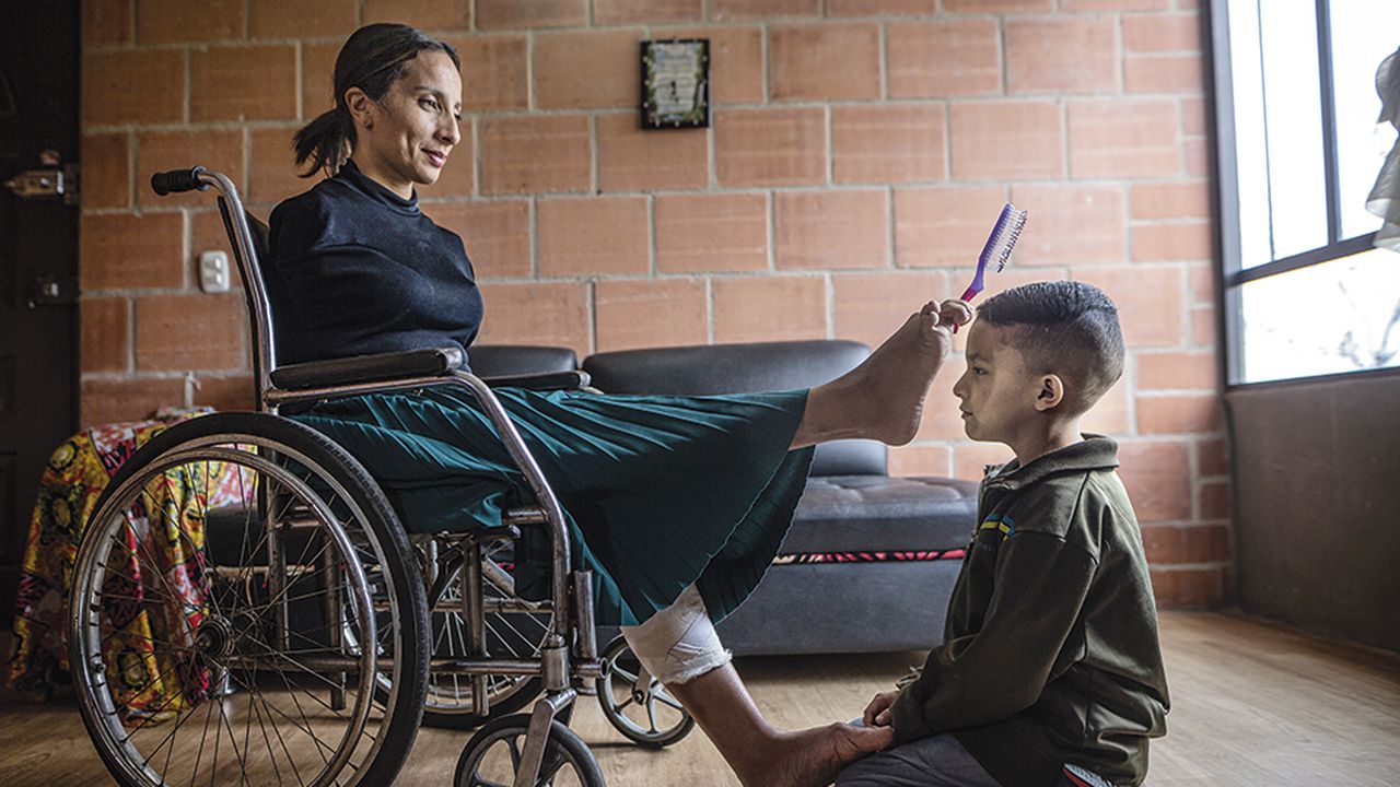 Diana Carolina Gutiérrez es abogada, le enseña a su hijo Emanuel a ser autosuficiente y sensible a los problemas de la sociedad. También es conferencista, su historia ha enseñado que lo único que pone límites a la humanidad es el “no puedo”.