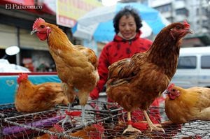Dos residentes de Shanghai han muerto de una cepa desconocida de la gripe aviar.