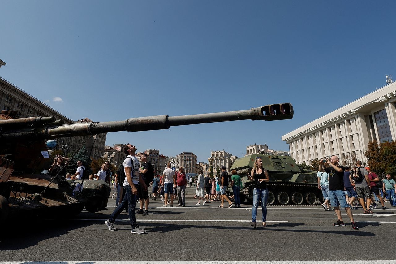 En imágenes : Ucrania exhibe tanques rusos destruidos en Kyiv