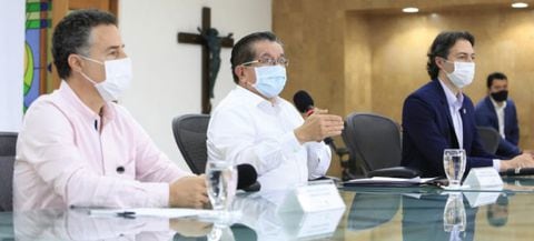 Acompañado del gobernador de Antioquia, Aníbal Gaviria, y del alcalde de Medellín, Daniel Quintero, el ministro de Salud anunció medidas para este fin de semana.
