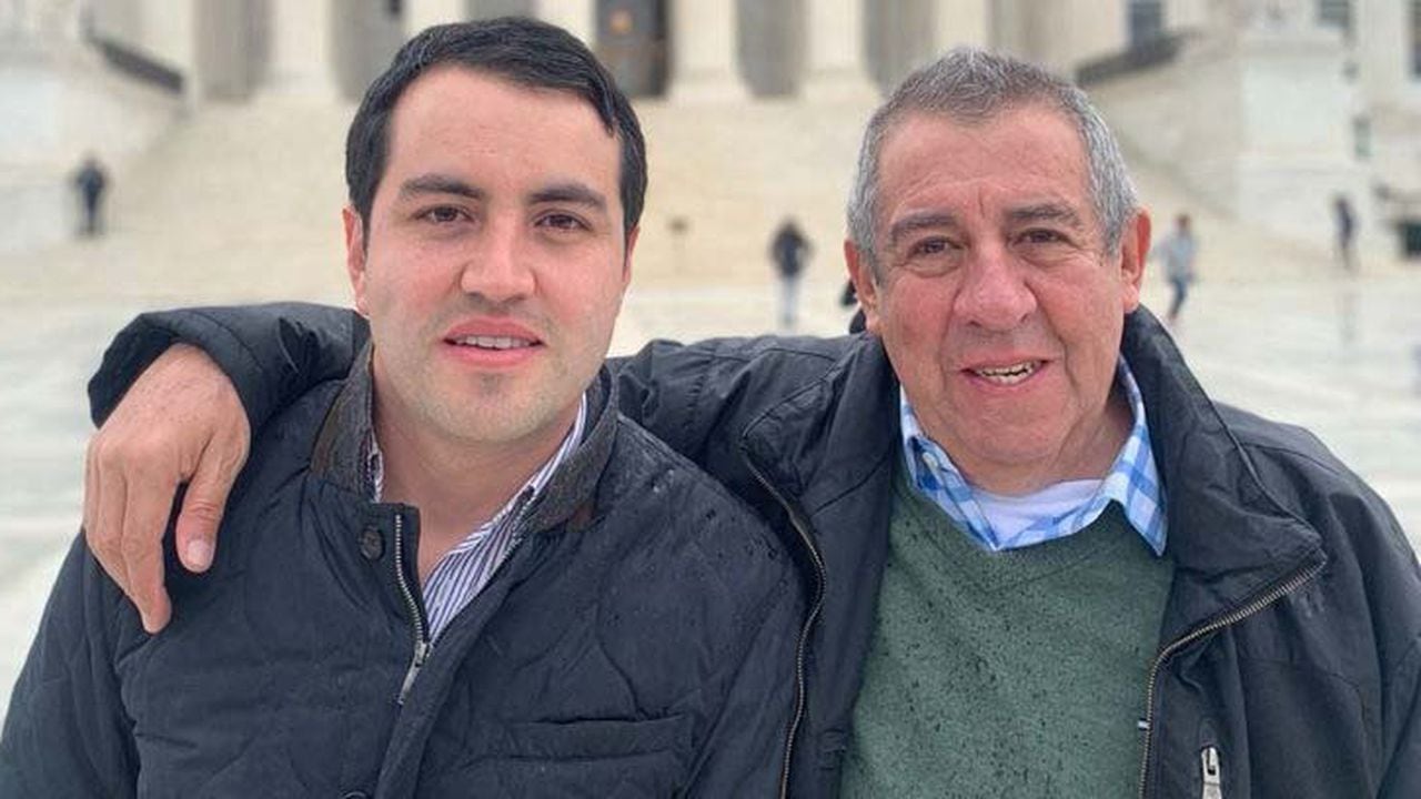 Camilo Araque y su padre César Araque, dos abogados que tumbaron a los poderosos congresistas Ricaurte Losada (1994) y Eduardo Pulgar Daza (2021)