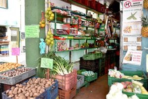 Tienda de barrio.