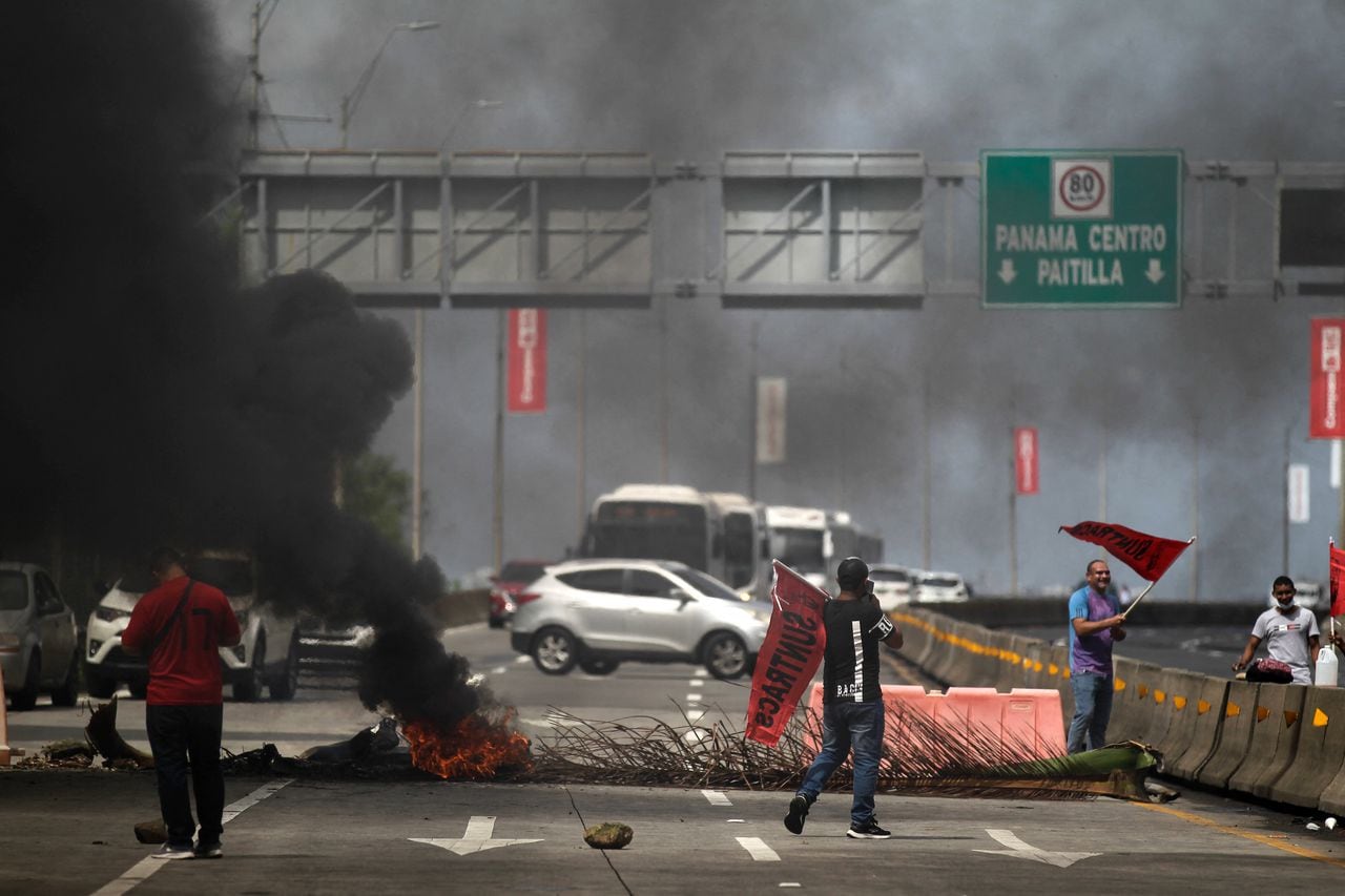 Panamá lleva más de dos semanas en medio de bloqueos y protestas. (Photo by ROGELIO FIGUEROA / AFP)