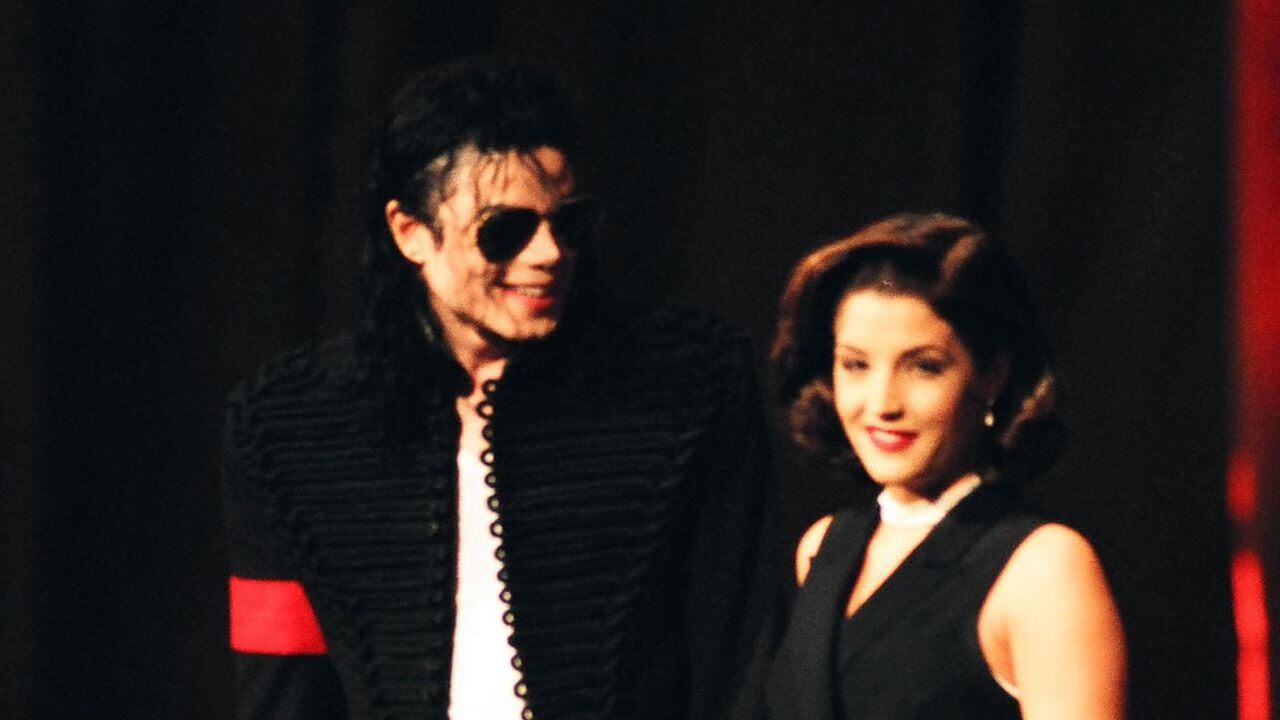 El idilio efímero de Lisa Marie Presley con Michael Jackson, una de las  parejas más famosas de los 90