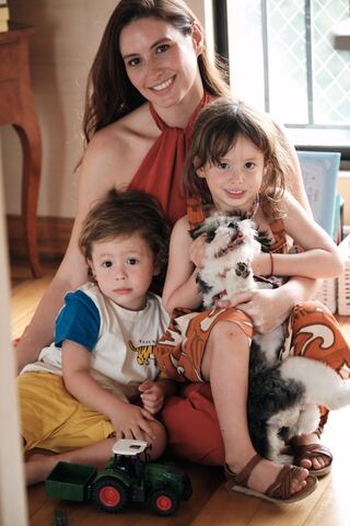 Taliana Vargas y sus dos hijos, Alicia y Antonio