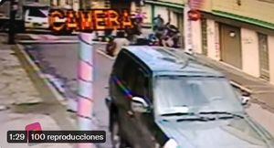 Queman moto y casi linchan ladrón en Bogotá