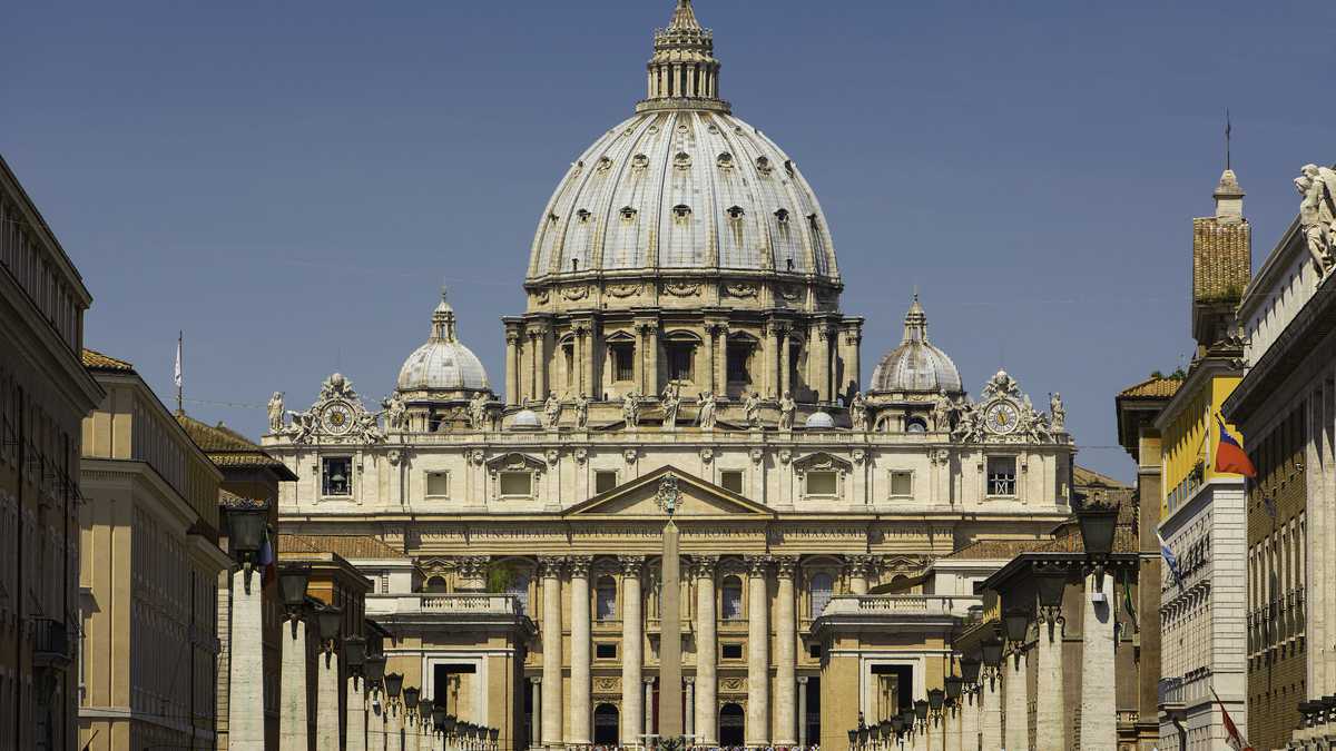 El papa recorta salarios de cardenales y sacerdotes por crisis económica en el  Vaticano