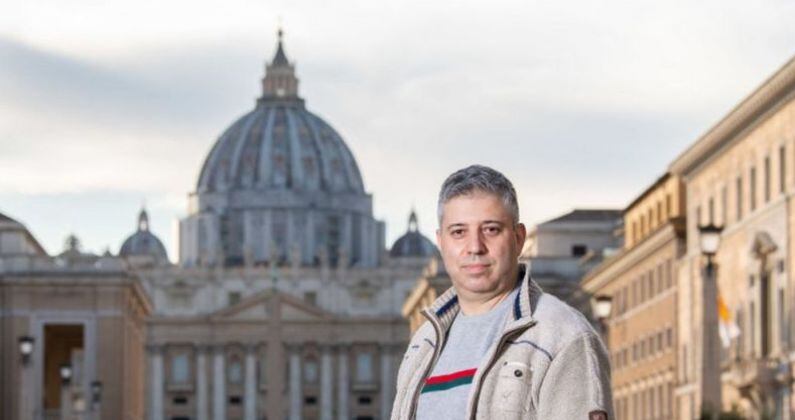 El director del documental "Francesco", Evgeny Afineevsky, editó las respuestas del Papa, según el Vaticano - BBC