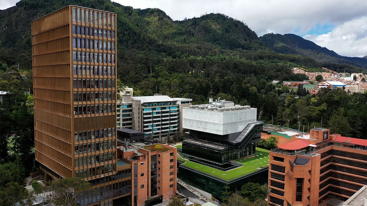 El multicampus funcional de más de 18 hectáreas, que sobresale en el corazón de Bogotá, funciona con energía ciento por ciento renovable.